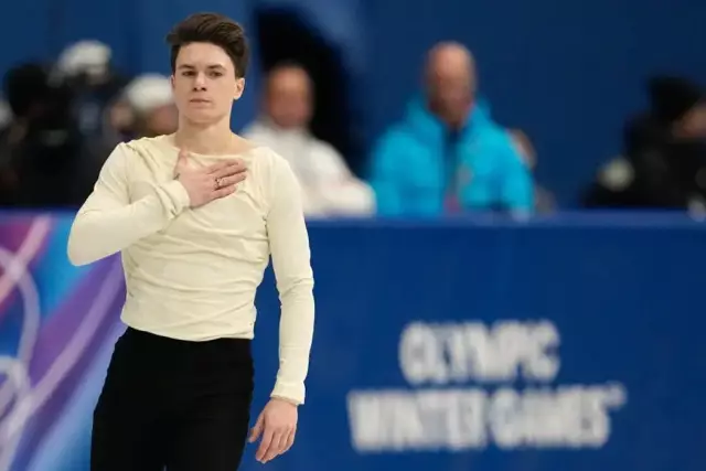 Ұшақ апатынан қаза тапқан ата-анасын еске алған спортшы елдің жүрегін елжіретті