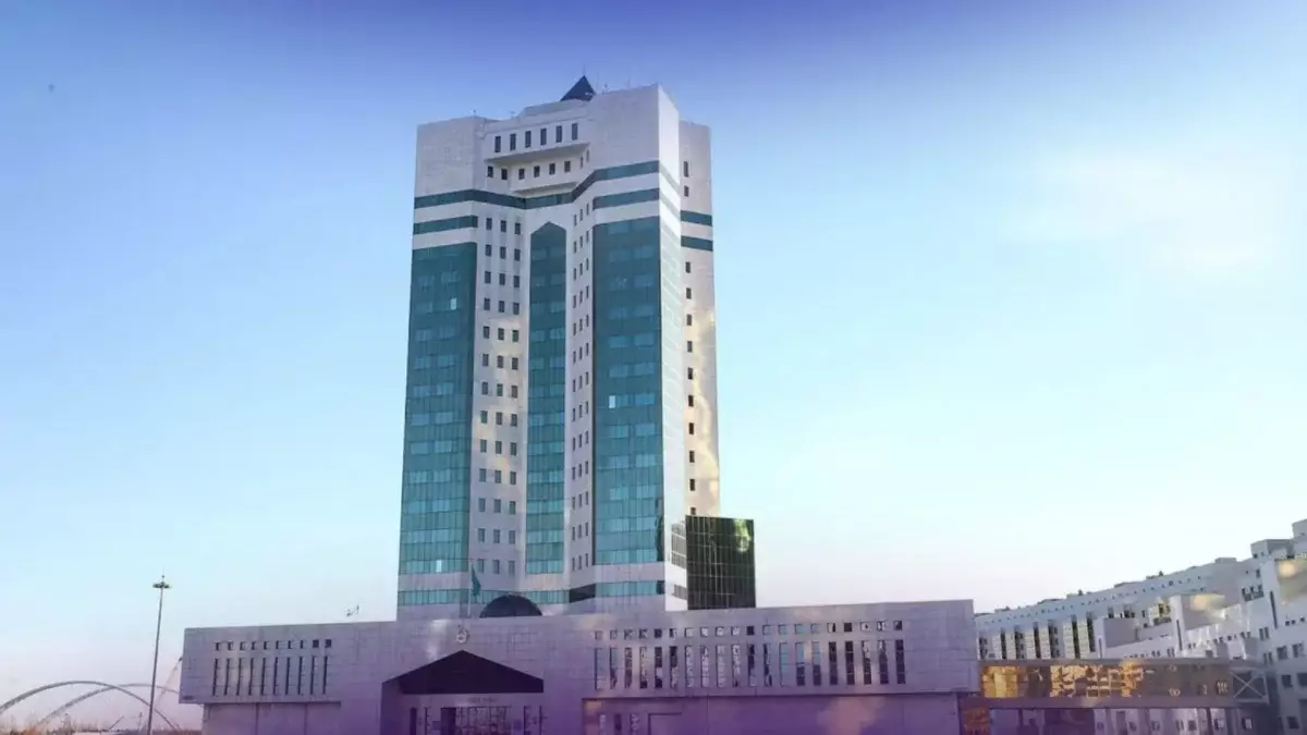 Жаңа Конституцияның жобасы қолданыстағы Парламенттің өкілеттігін 2026 жылғы 1 шілдеден бастап тоқтатуды көздейді