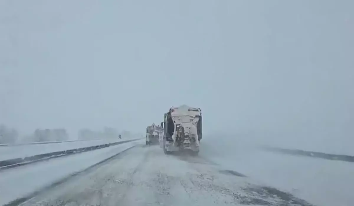 Движение ограничили на республиканской трассе в Жамбылской и Туркестанской областях