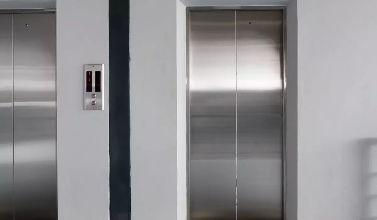 Мужчина приставал к девочке в лифте жилого дома в Астане (ВИДЕО)