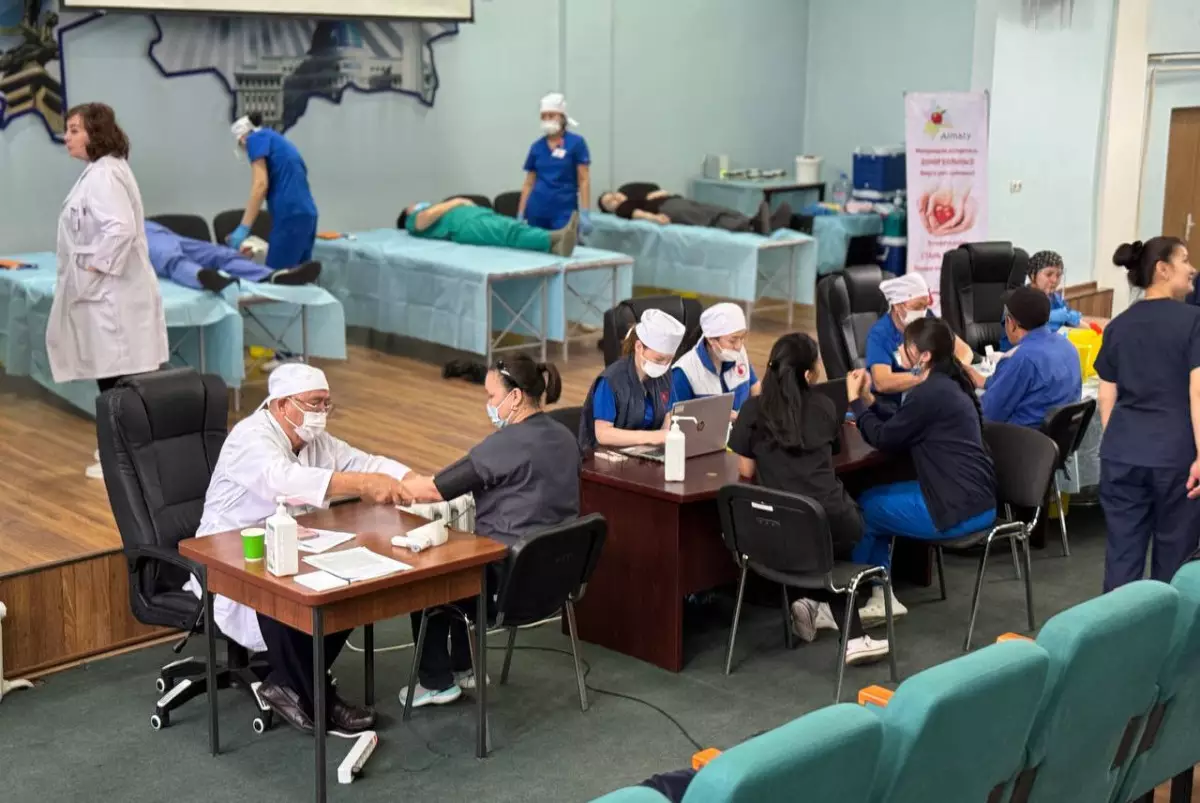 День донора: десятки алматинцев приняли участие в акции