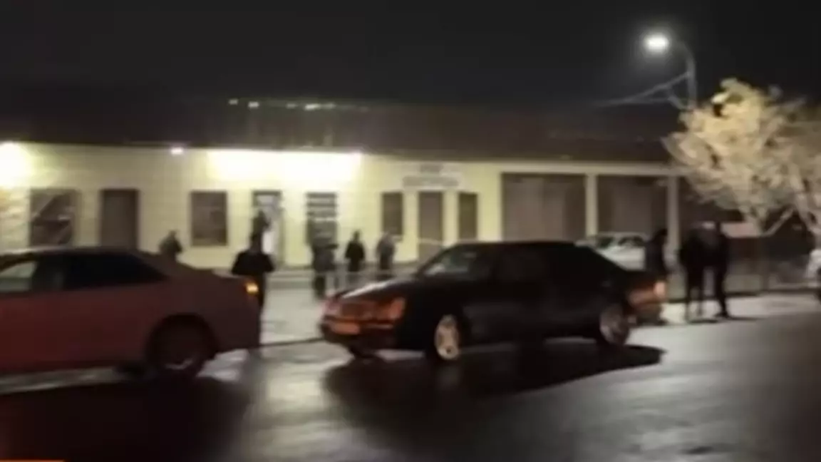 Түркістан облысында 18 жастағы жігітті әкесінің көзінше атып кетті