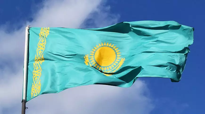 В проекте новой Конституции Казахстана закрепили официальный статус русского языка.