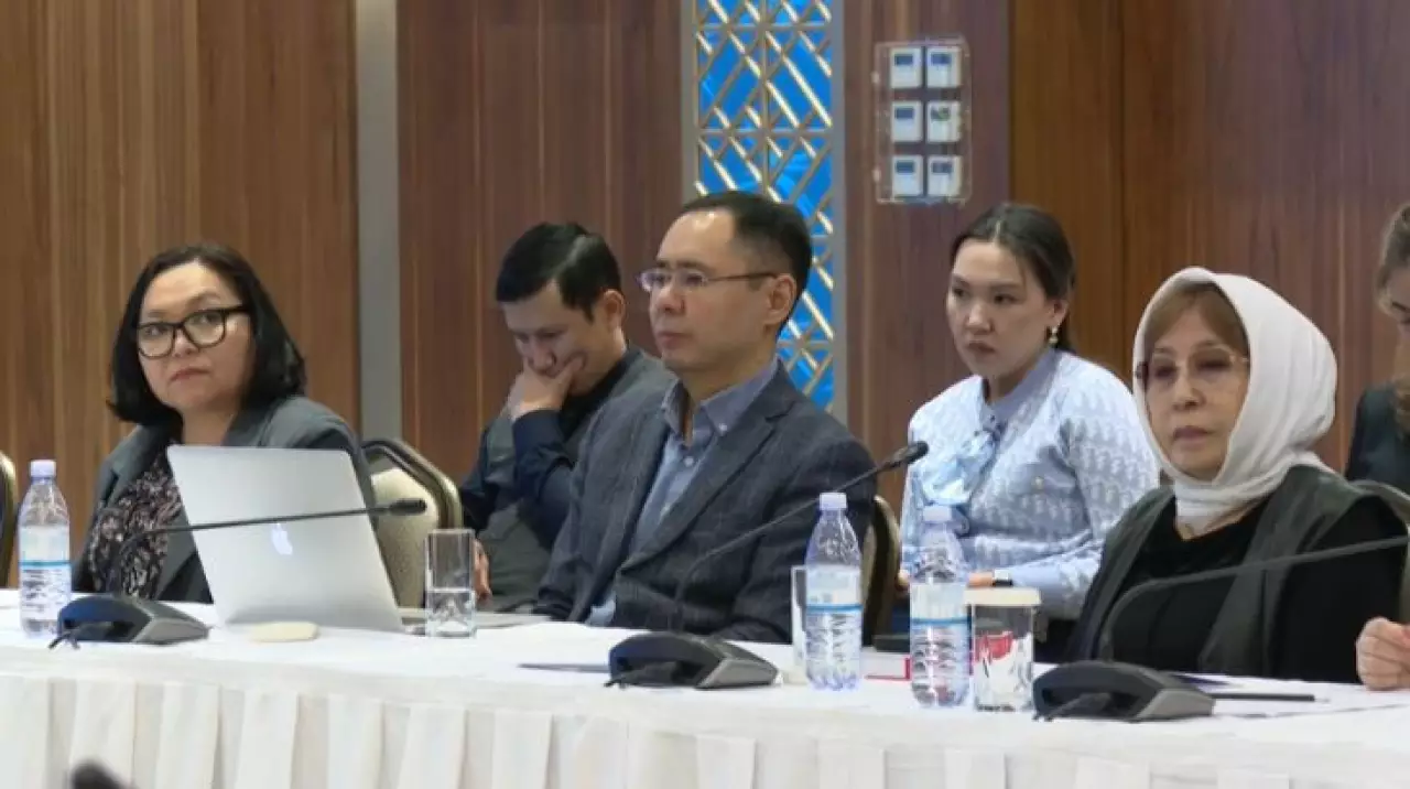 Проект Конституции обсудили в MNU