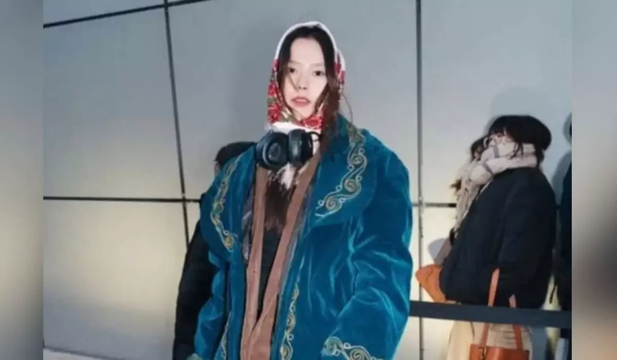 Кыргызская модель появилась в Vogue в чапане дедушки и платке бабушки