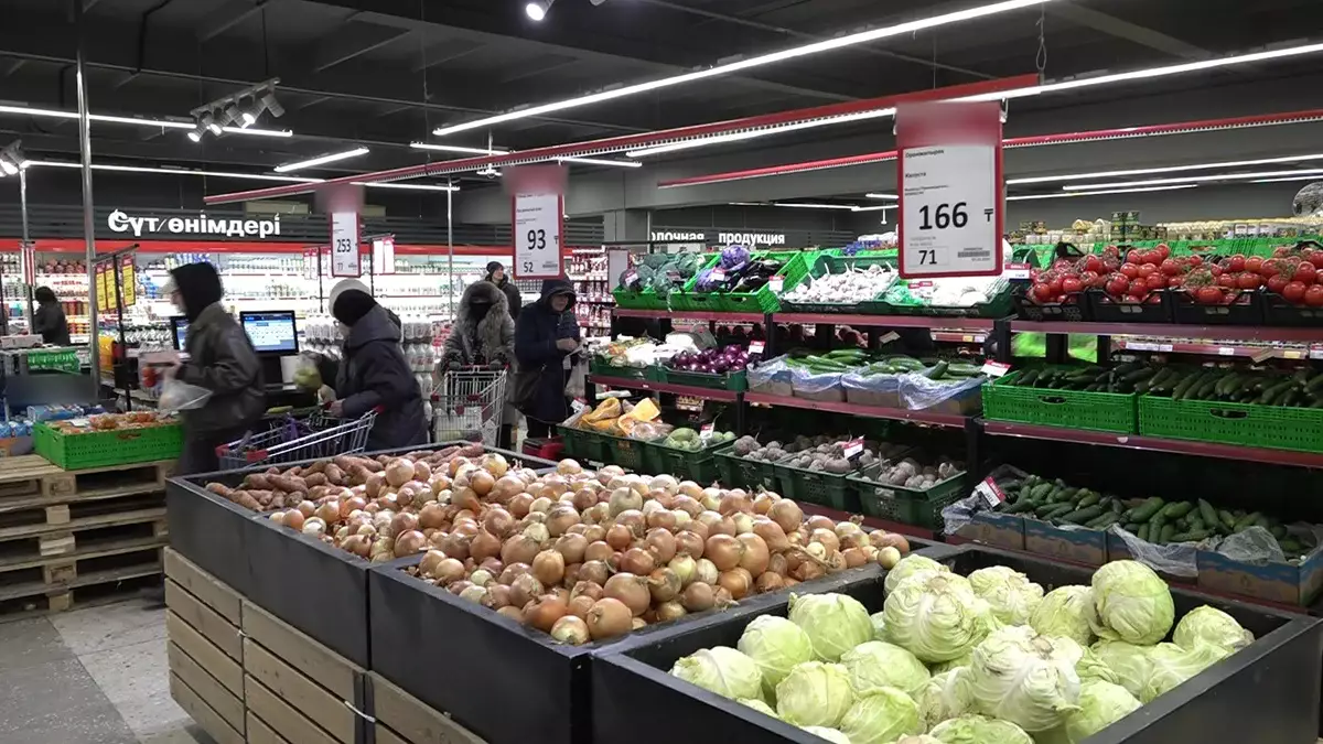 Надбавка не выше 15%: внезапные рейды провели в торговых точках Алматы