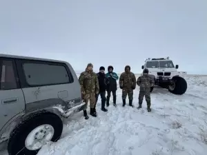 Трое узбекистанцев спасены из снежной бури в Казахстане.