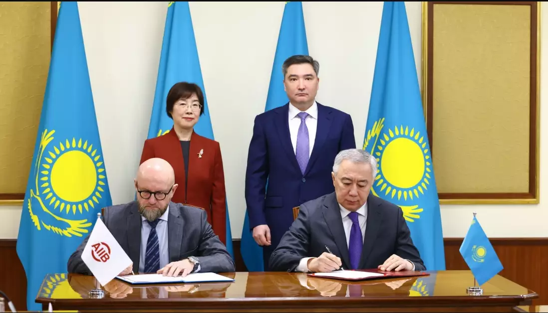 Азиатский банк инфраструктурных инвестиций и Казахстан подписали соглашение о партнерстве.