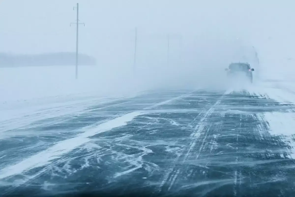 Боран салдарынан бірқатар республикалық жолдар жабылды