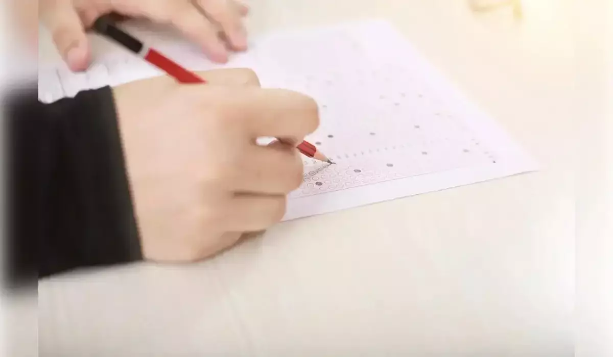 Қазақстанда нақты ғылымдардан сабақ беретін мұғалімдердің жартысынан көбі – сауатсыз