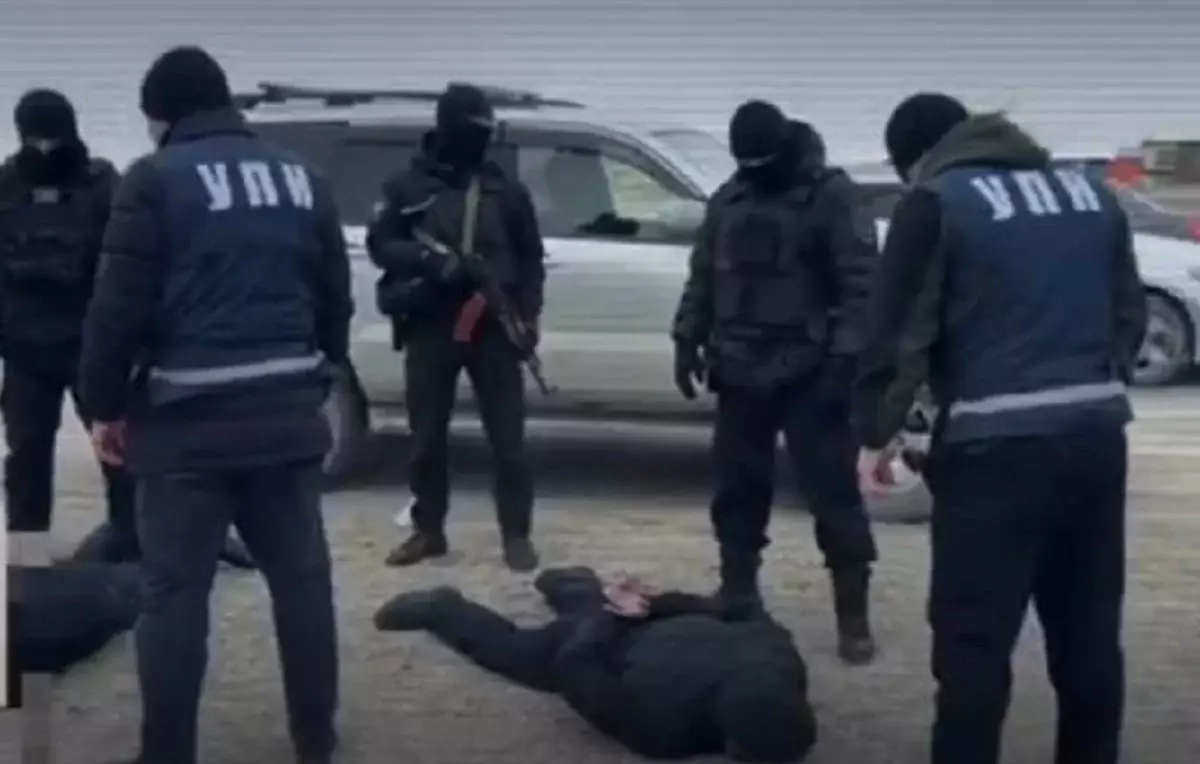 Маңғыстау облысында апиын таратып жүргендер ұсталды: олардан ірі көлемде есірткі мен ақша табылды