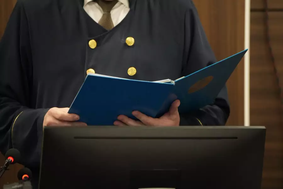 Интернетте танысып, үйіне шақырып бопсалаған: Талдықорғанда 9 адам сотталды