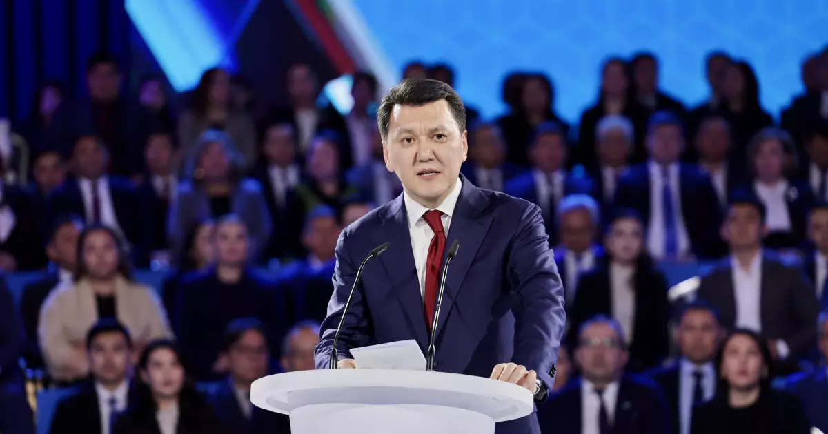  Ел дамуының жаңа бағдарын айқындайтын Конституция – Ерлан Қарин Ата Заңның басты ерекшелігін атады 