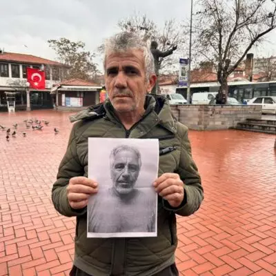 Житель Турции подвергся травле и покинул родной город из-за сходства с Эпштейном