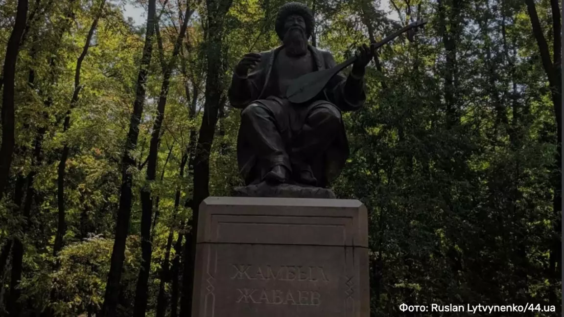 Киевте Жамбыл Жабаевтың ескерткішін алып тастау мәселесі көтерілді