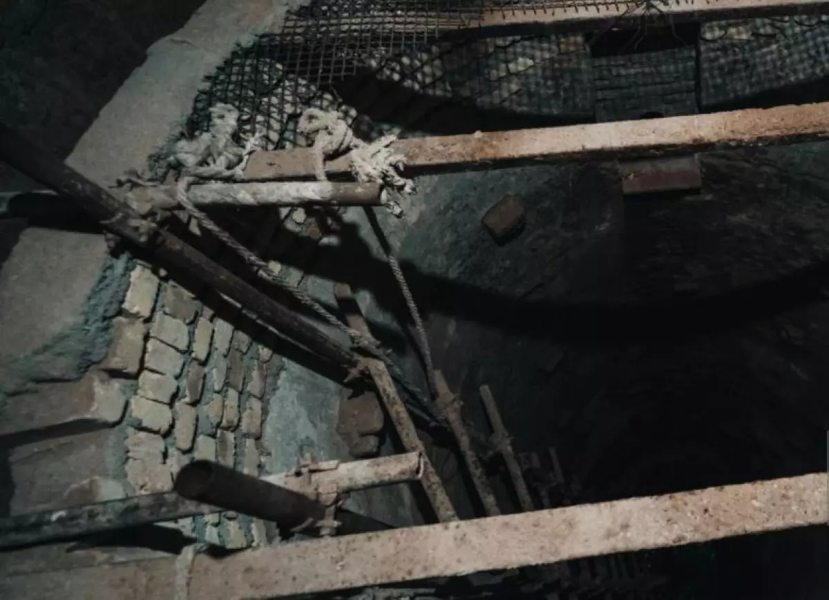 Полицейский сжег тело любовника своей жены в колодце в Индии