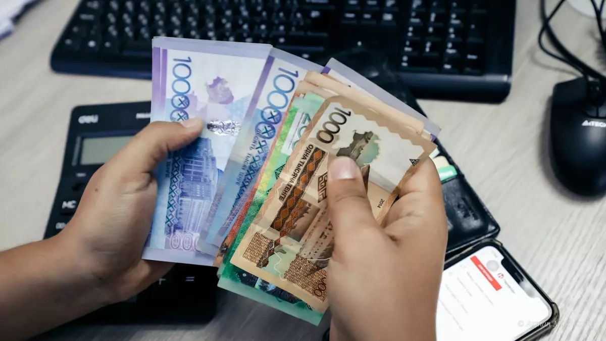 Фиктивное страхование и 620 млн тенге ущерба: в Алматы расследуют аферу