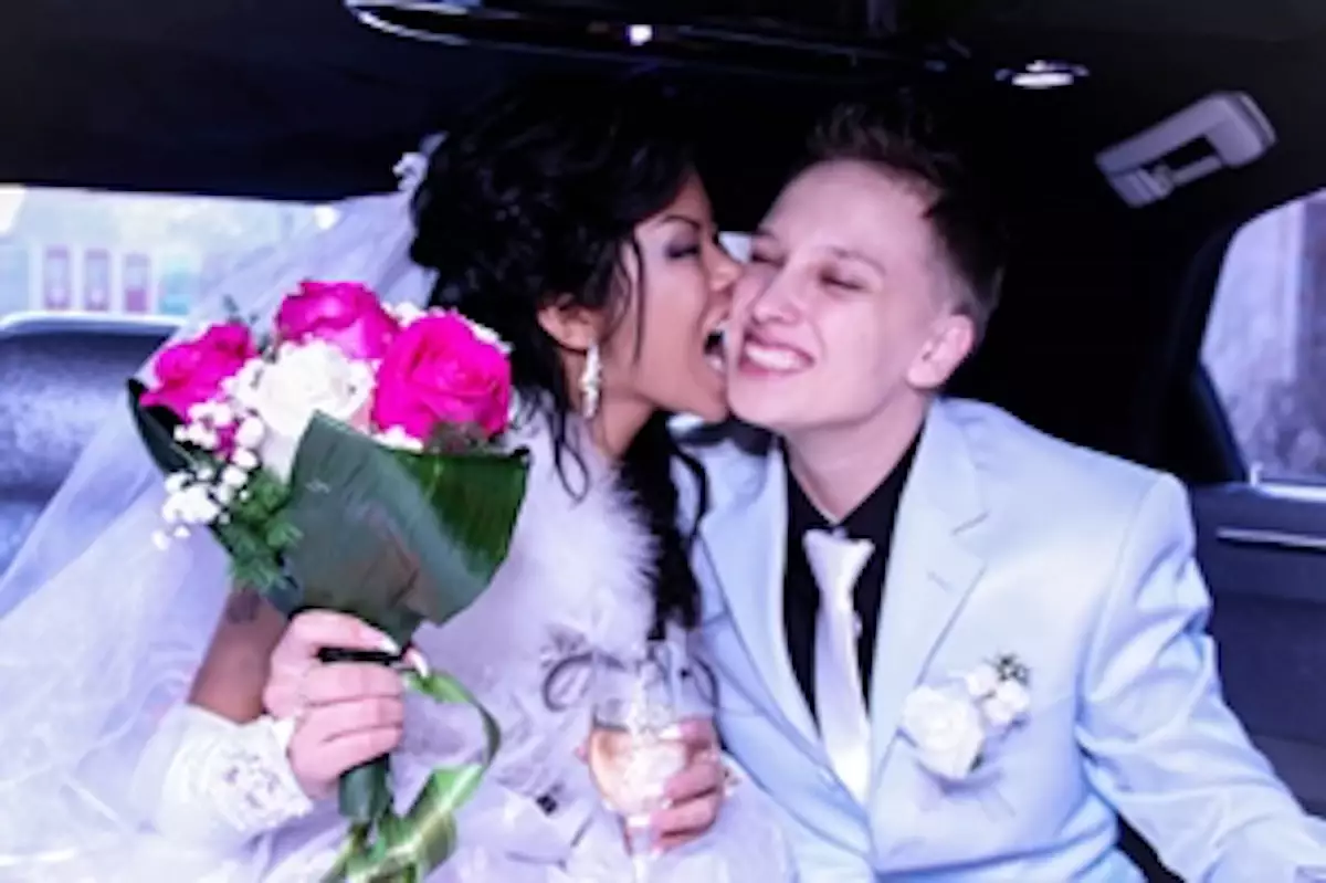 Қазақстанды дүр сілкіндірген лесбиянкалар отбасындағы өлім: Өзінен 12 жас үлкен әйелмен некелескен Кристина Чернышева оның қолынан қалай көз жұмды