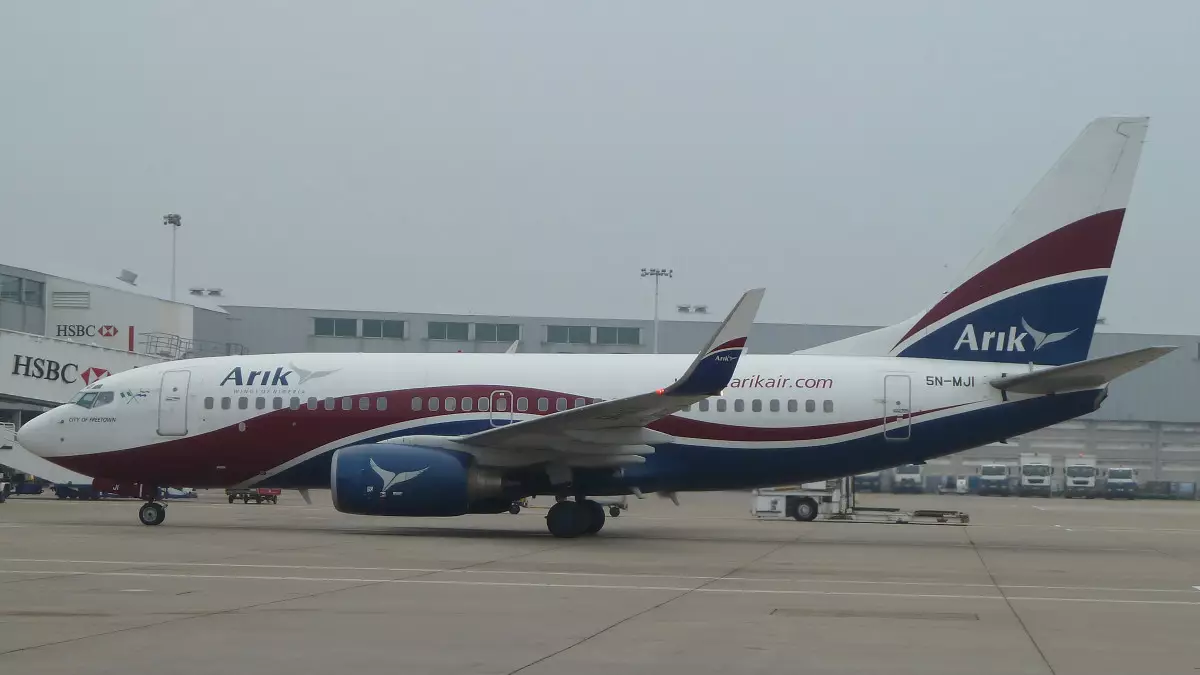 У индийского самолета Arik Air отказал двигатель в воздухе