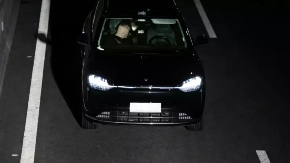 Пьяный водитель включил автопилот и уснул на пассажирском сиденье в Китае