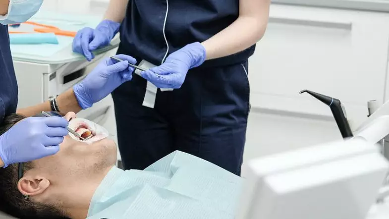 Түркістанда стоматология тұтынушыға 1 миллион теңгесін қайтарып берді