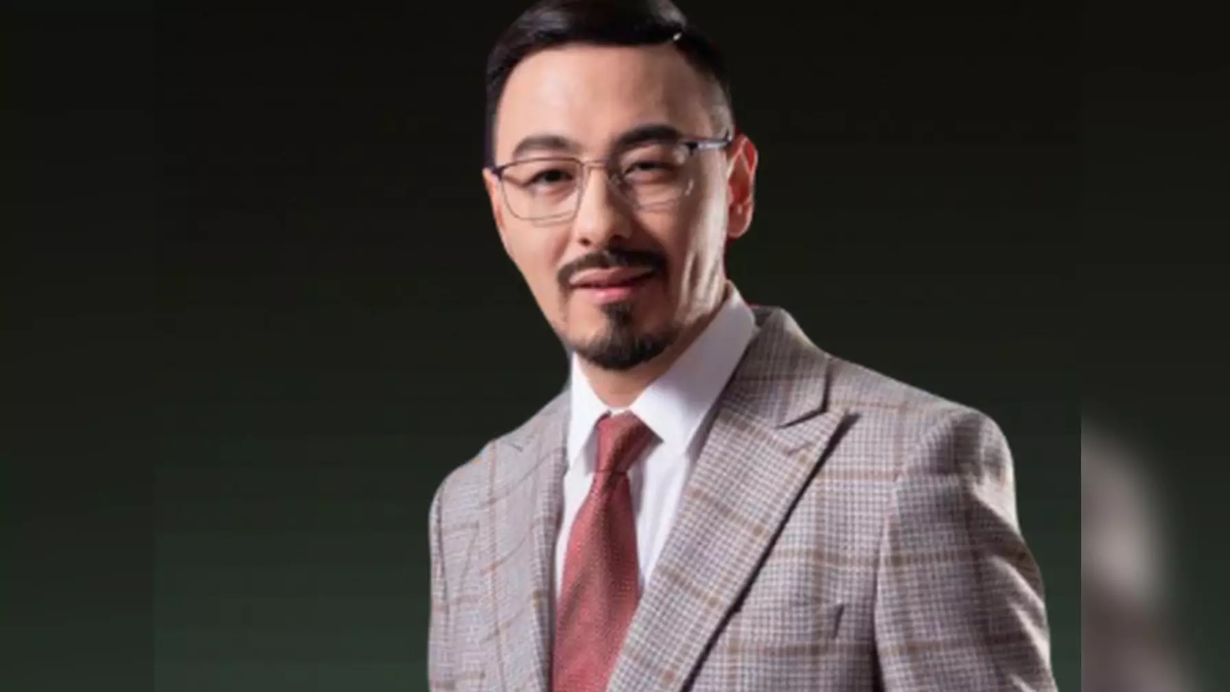 “Жаңа кезең басталғалы тұр…”: Сүйінші! Руслан Өтепбай ел естімеген қуанышты жаңалығын бөлісті