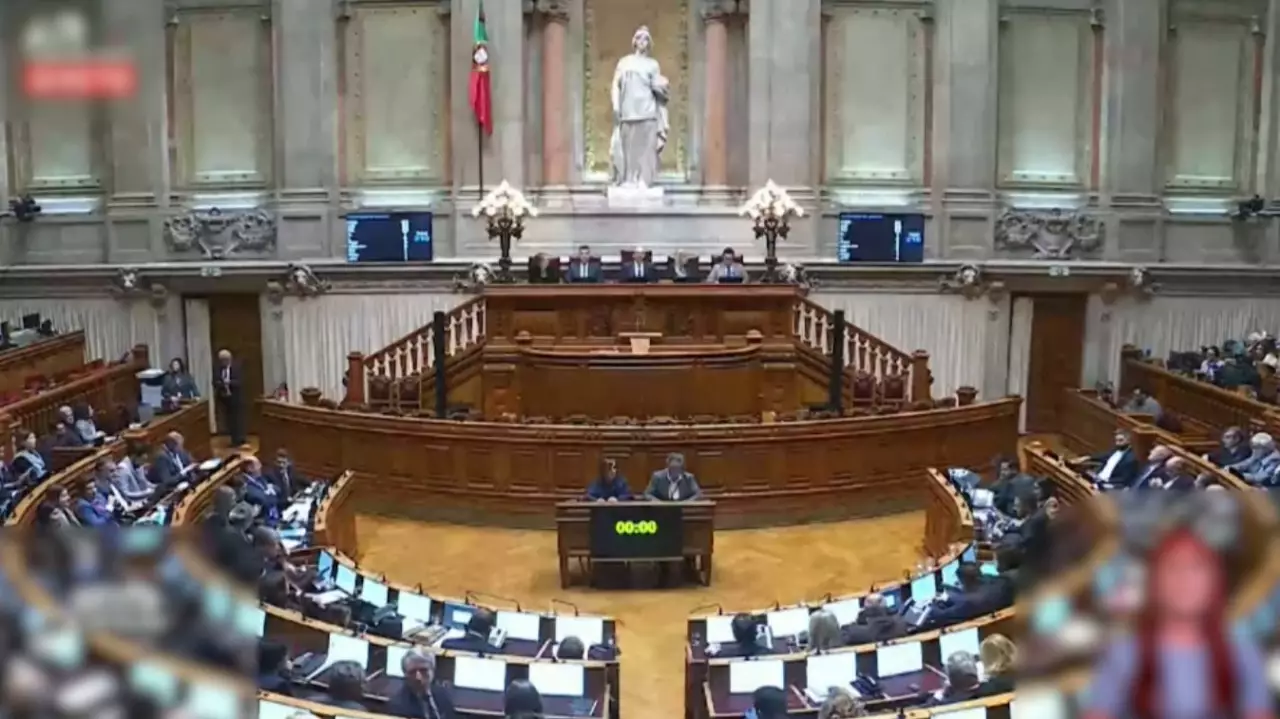 Португалия ограничит соцсети подросткам