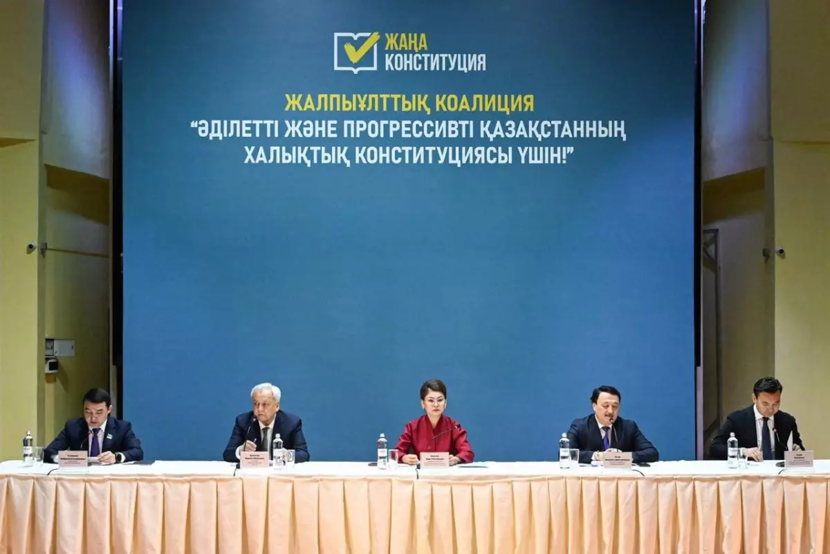 В Алматы члены Общенациональной коалиции "За Народную Конституцию Справедливого и Прогрессивного Казахстана!" встретились с представителями творческой интеллигенции