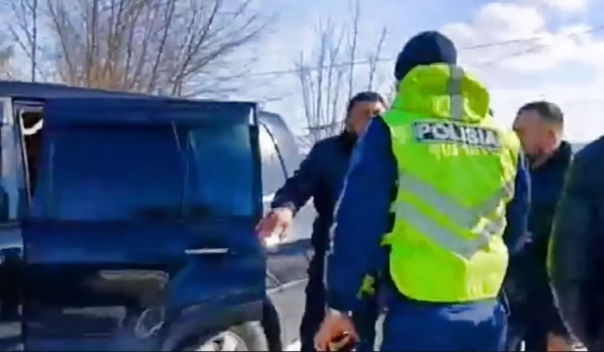 Водитель и пассажир перепутали человека и устроили дорожный конфликт в области Абай (ВИДЕО)