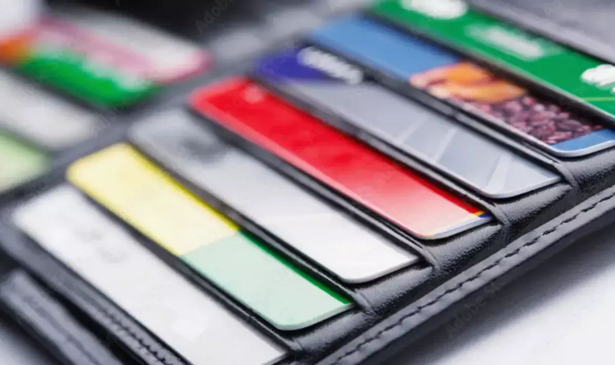 Сколько стоит обслуживание банковских карт в Казахстане и чего боятся клиенты - новости на Lada.kz 13.02.2026