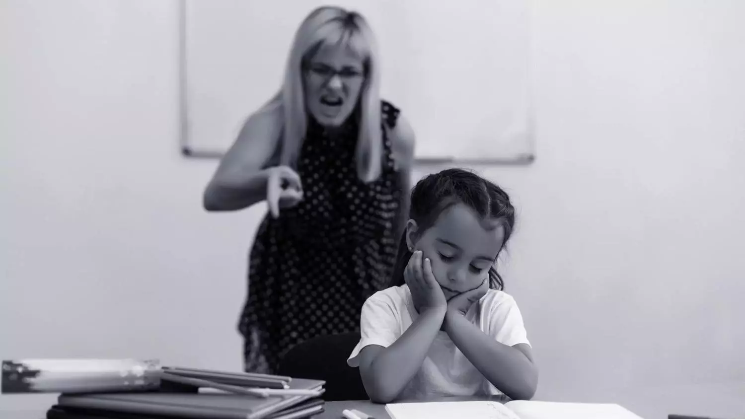 "Мұғалімнің мына сөздері баланы суицидке итермелемей ме, не сұмдық мынау?" деген танымал журналист сұмдық жайтты айтты