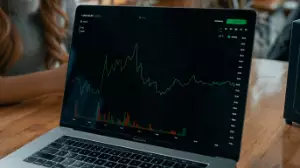 Трейдинг адал кәсіп пе? Сарапшылар пікірі мен нарықтық талдау