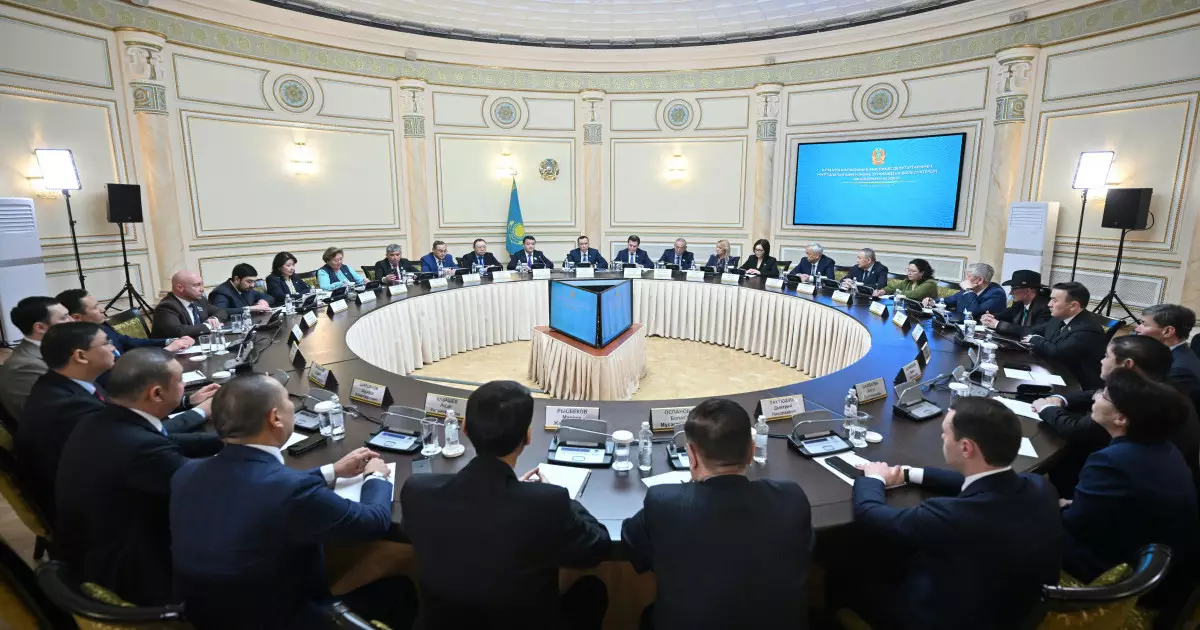  Мәулен Әшімбаев: Конституция бойынша референдум – саяси жүйені демократияландыру жолындағы маңызды қадам 