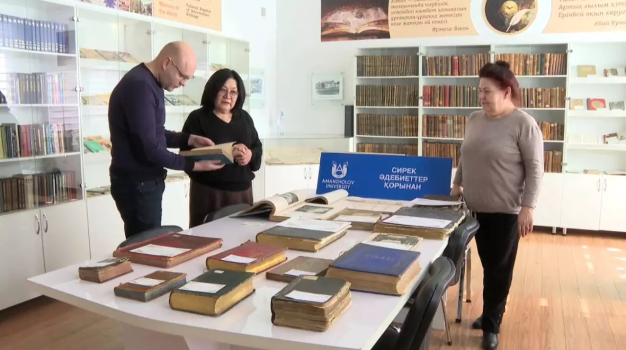 Библиотекари оцифровывают редкие книги