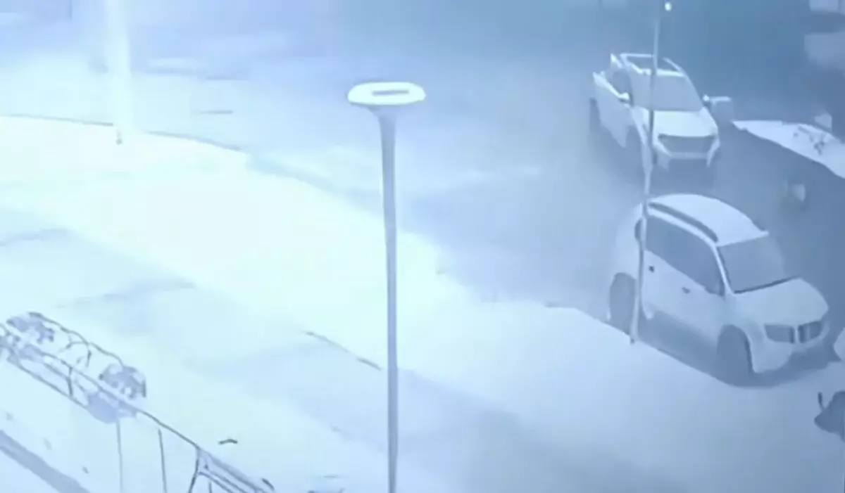 «Приложи снег, не будет болеть»: водитель сбил подростка в Алматы и скрылся с места ДТП (ВИДЕО)