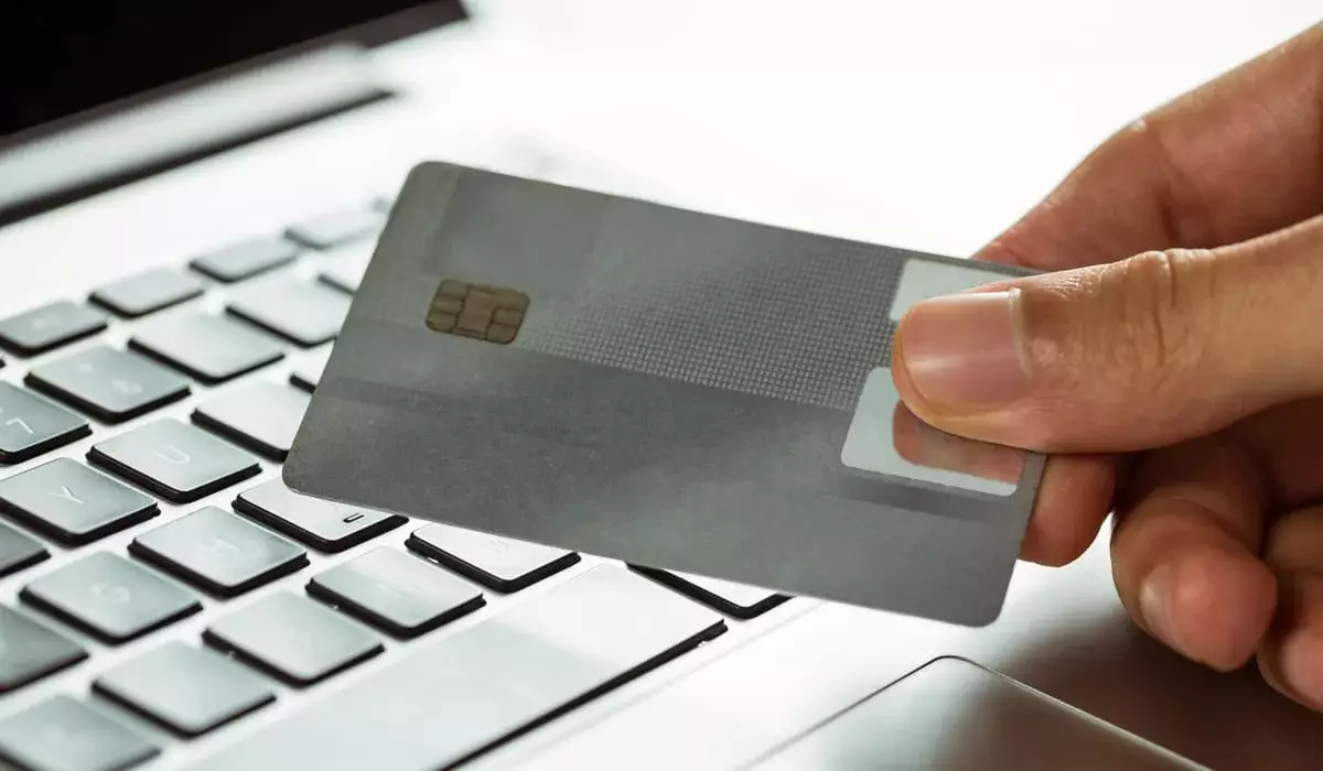 Мошенники благодаря помощи сельчанки украли у казахстанцев 5 млн тенге