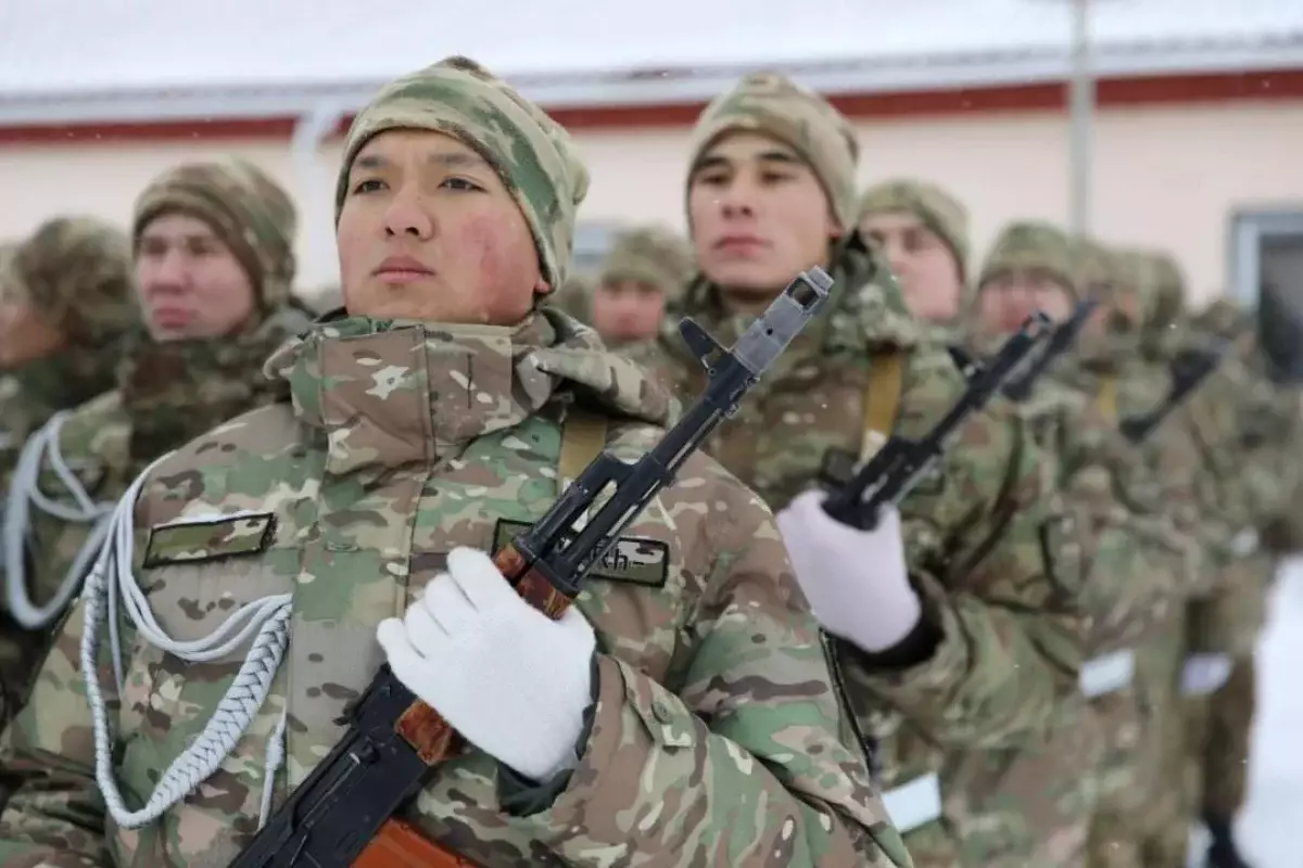 Минобороны обещает тюрьму за уклонение от призыва в Казахстане