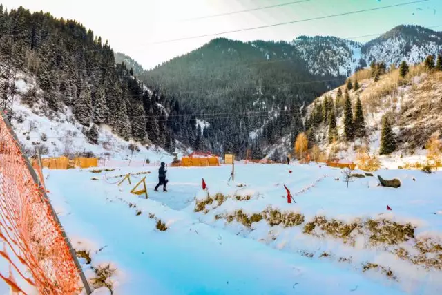 Алматы тауларынан құжатсыз және телефоны жоқ ер адам табылды (ВИДЕО)