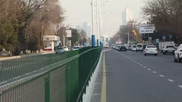 В хокимияте Ташкента объяснили установку дорожных ограждений