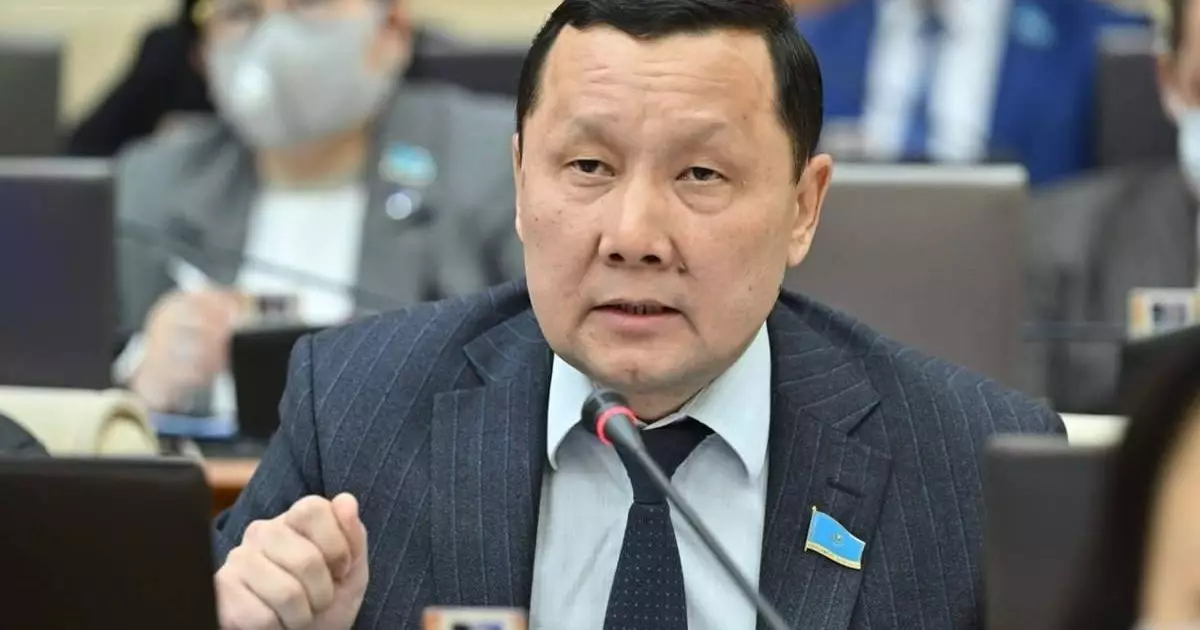  Абзал Құспан: «Президенттің айналасына топтасу ғана қалады» 