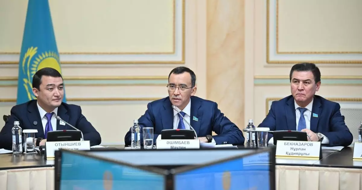  Мәулен Әшімбаев: Конституция бойынша референдум – саяси жүйені демократияландыру жолындағы маңызды қадам 