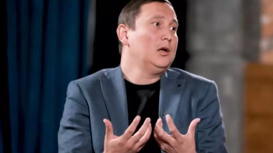 "Мойындаймын": Қайрат Әділгерей халықтан кешірім сұрады (ВИДЕО)