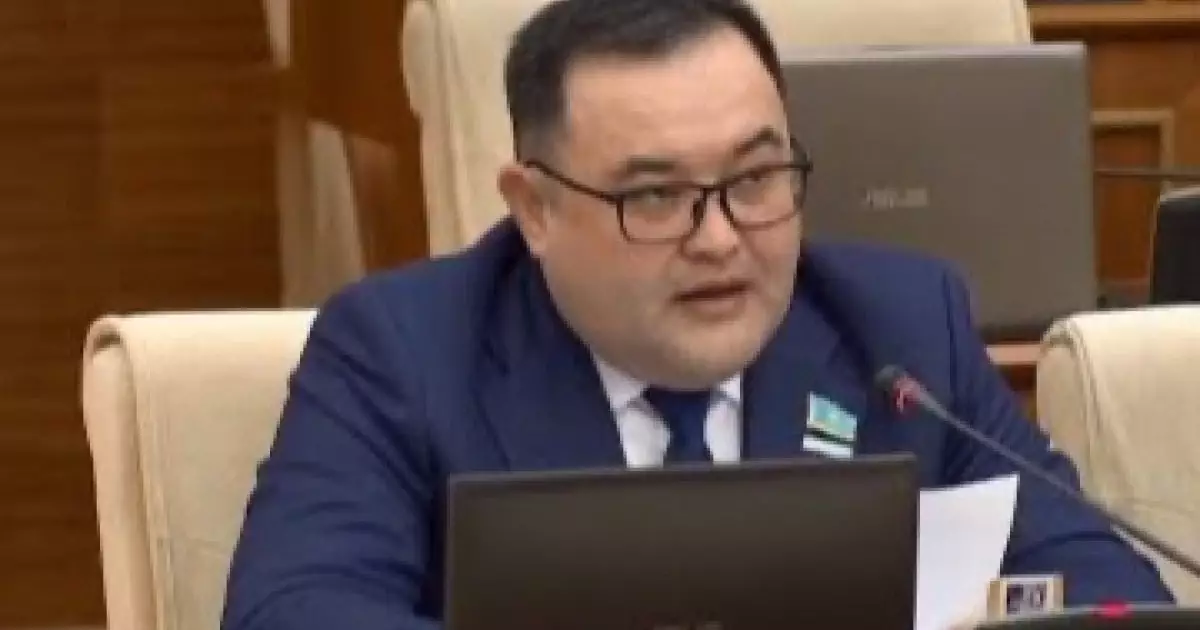  “Қазақ тілі - кедейлердің тілі”: Депутат қазақ тілі туралы жазбасына қатысты түсініктеме берді 