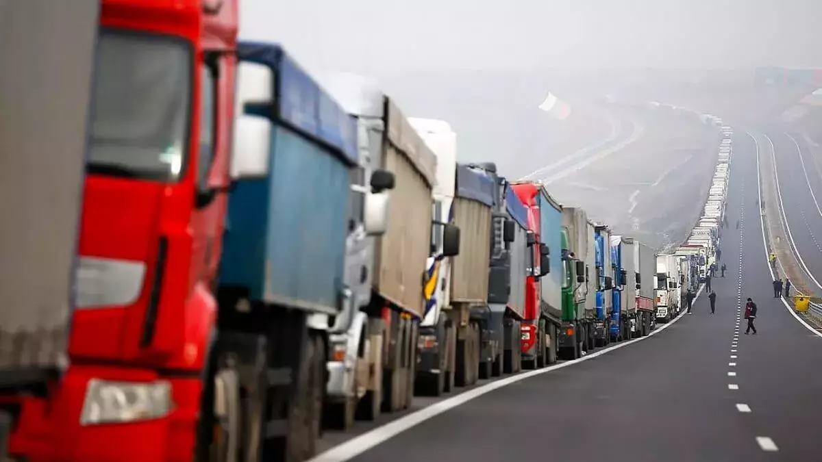 Пробки на границе Казахстана влияют на четверть импорта Китая