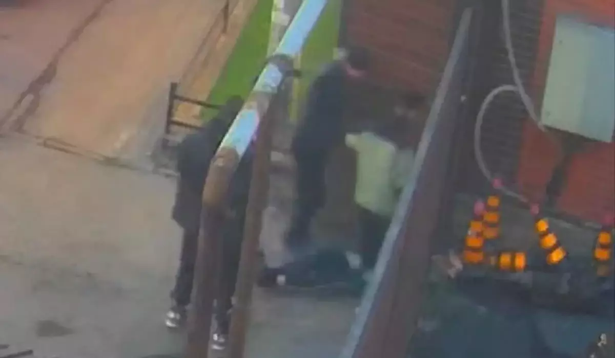 Работника СТО избили трое мужчин прямо на рабочем месте в Алматы (ВИДЕО)