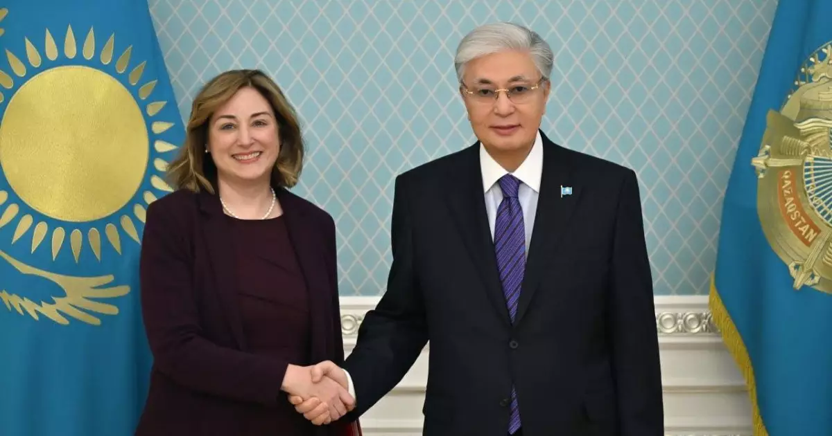   Мемлекет басшысы АҚШ елшісі Джули Стаффтты қабылдады   