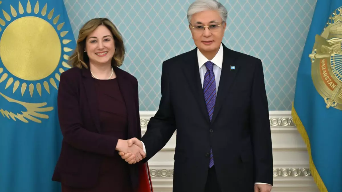 Токаев принял посла США Джули Стаффт