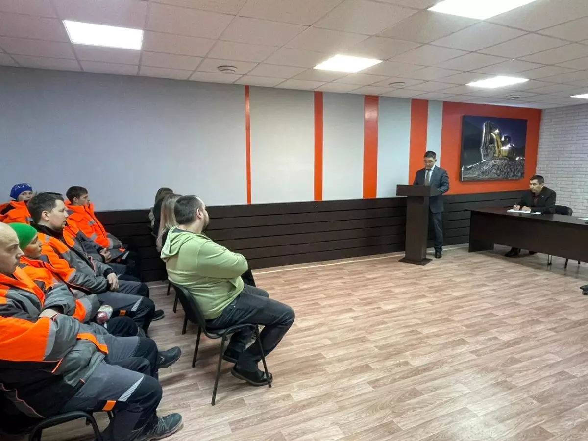 Қостанайлық кеншілер конституциялық реформаны қолдады: Жітіқарада еңбек ұжымымен кездесу өтті