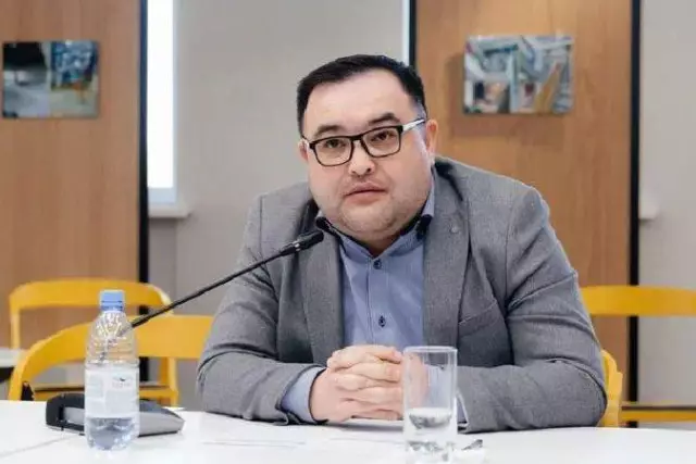 «Кедейдің тілі»: Мәжіліс депутатының қазақ тілі туралы жазған пікірі қоғам наразылығын тудырды