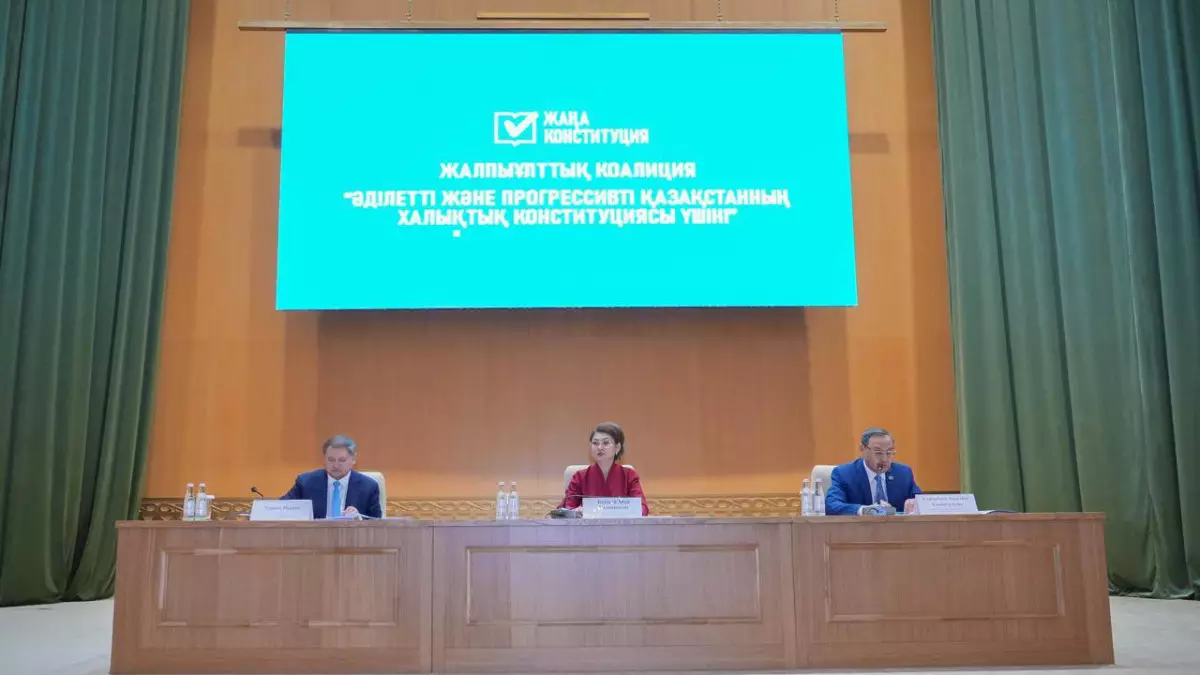 Члены Коалиции «За Народную Конституцию» встретились с учеными для обсуждения новой Конституции